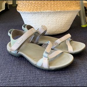 TEVA Verra Sandal Size 6